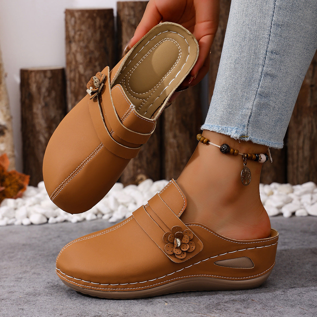 ✨🙌【Veľkosti 36-43】Dámske prémiové sandále na platforme z pravej kože, retro kvetinový vzor – módne a elegantné