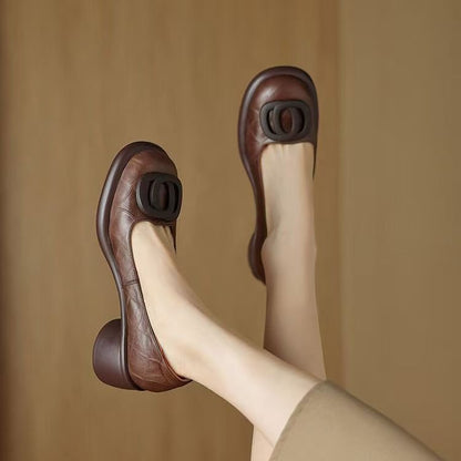 👠【Korlátozott 50% kedvezmény】【35-40】Új, kényelmes bőr cipők 2025 👠 Retro 5 cm sarok 🌟 Elegáns és sokoldalú