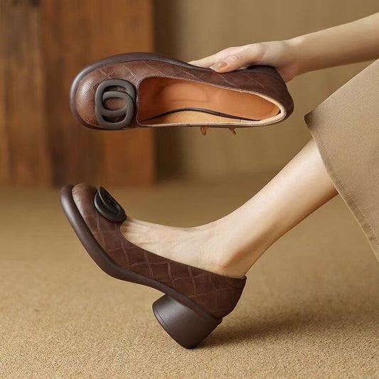 👠【Korlátozott 50% kedvezmény】【35-40】Új, kényelmes bőr cipők 2025 👠 Retro 5 cm sarok 🌟 Elegáns és sokoldalú