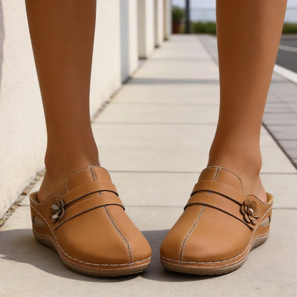 ✨🙌【Veľkosti 36-43】Dámske prémiové sandále na platforme z pravej kože, retro kvetinový vzor – módne a elegantné
